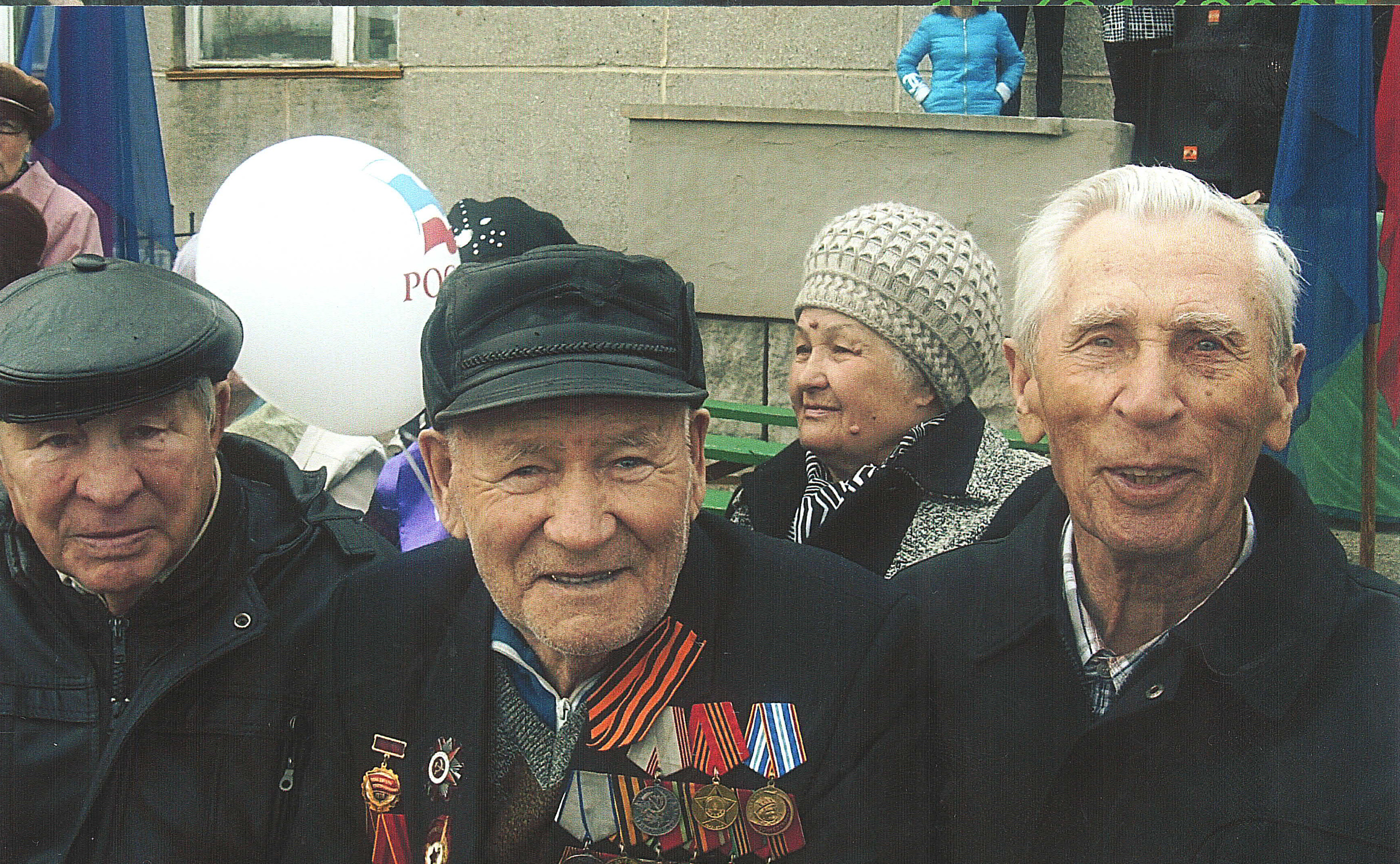посредине Зверев